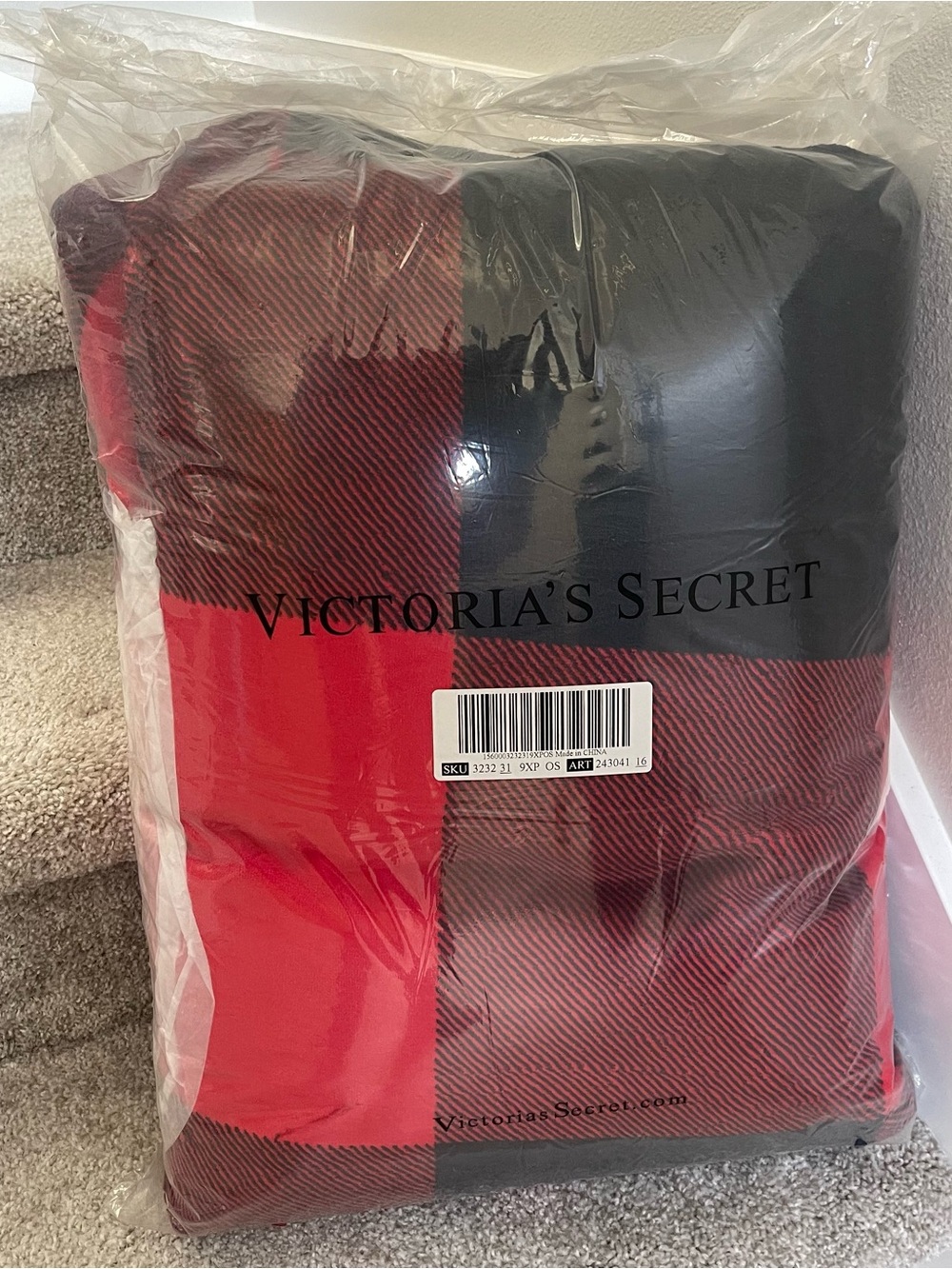 victoria’s secret pink sherpa blanket